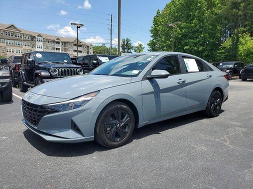2023 Hyundai ELANTRA SEL
