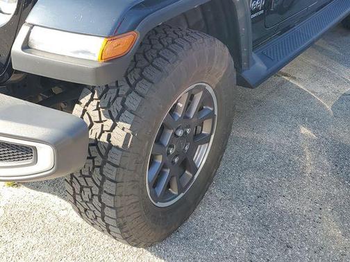 2022 Jeep Gladiator Overland