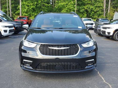 2025 Chrysler Pacifica Hybrid Pinnacle