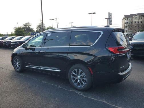 2025 Chrysler Pacifica Hybrid Pinnacle