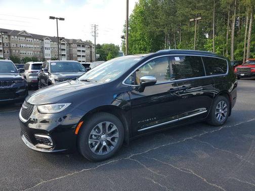 2025 Chrysler Pacifica Hybrid Pinnacle