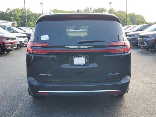 2025 Chrysler Pacifica Hybrid Pinnacle