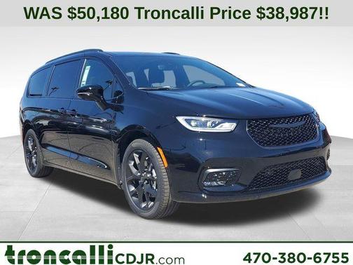 Diamond Black 2026 Chrysler Pacifica Select