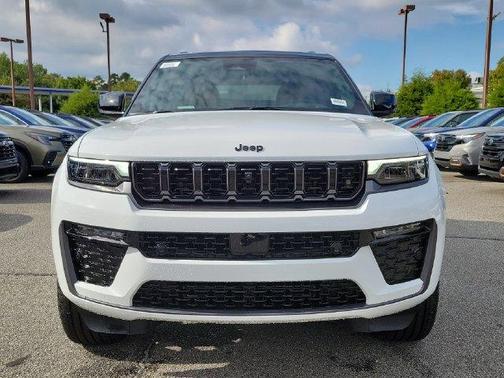 Bright White Clearcoat 2027 Jeep Grand Cherokee Summit