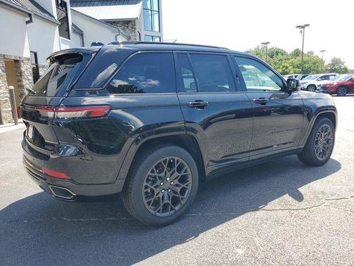 2025 Jeep Grand Cherokee Summit