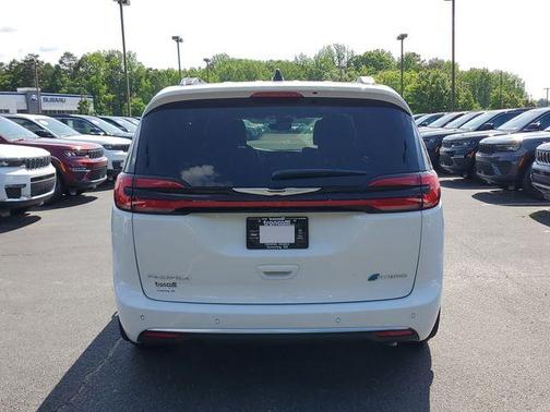 2025 Chrysler Pacifica Hybrid Pinnacle