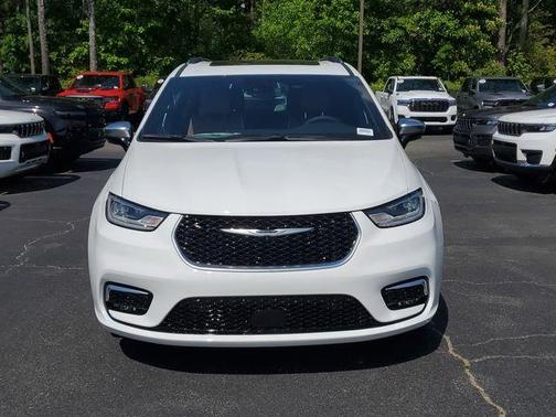 2025 Chrysler Pacifica Hybrid Pinnacle