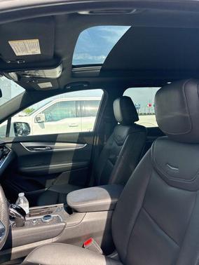 Crystal White Tricoat 2023 Cadillac XT6 Luxury AWD