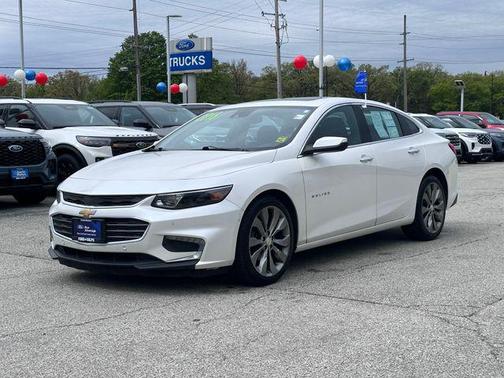 Iridescent Pearl Tricoat 2018 Chevrolet Malibu Premier