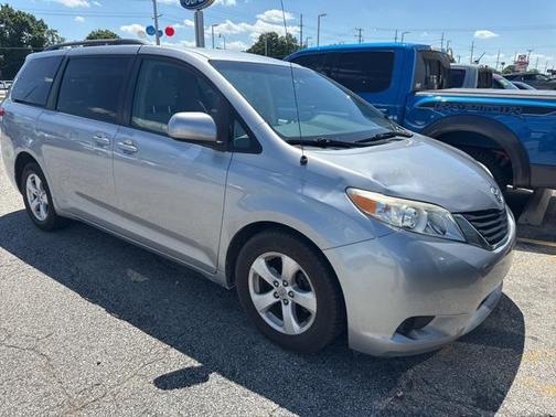 2011 Toyota Sienna LE