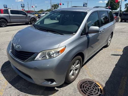 2011 Toyota Sienna LE
