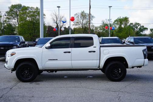 White 2022 Toyota Tacoma SR5