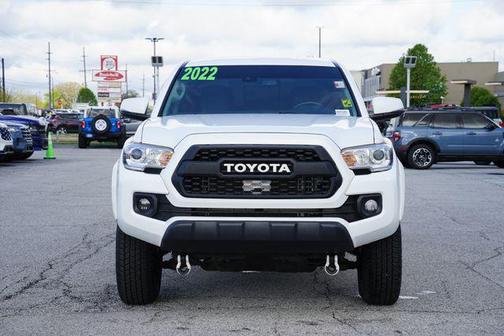 White 2022 Toyota Tacoma SR5