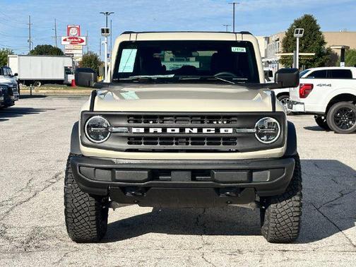 Desert Sand 2026 Ford Bronco Base