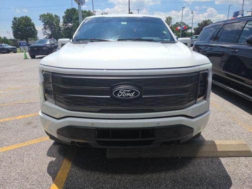 Oxford White 2024 Ford F-150 Lightning LARIAT