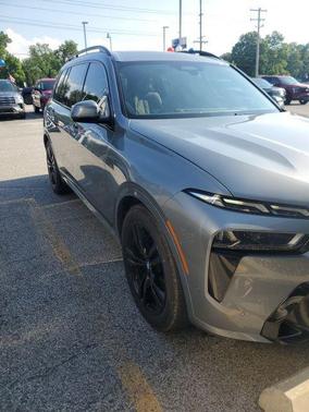 Skyscraper Grey Metallic 2023 BMW X7 xDrive40i