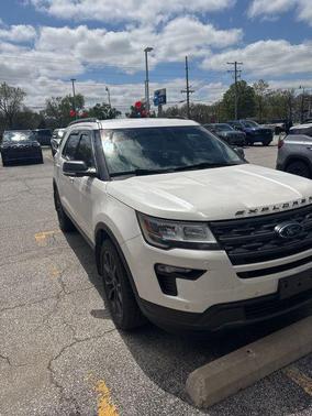 Magnetic Metallic 2019 Ford Explorer XLT