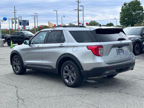 Iconic Silver Metallic 2023 Ford Explorer XLT