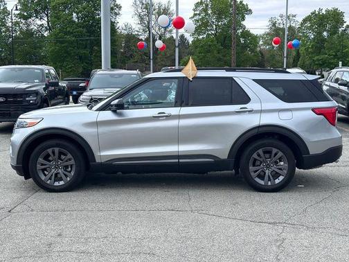 Iconic Silver Metallic 2023 Ford Explorer XLT
