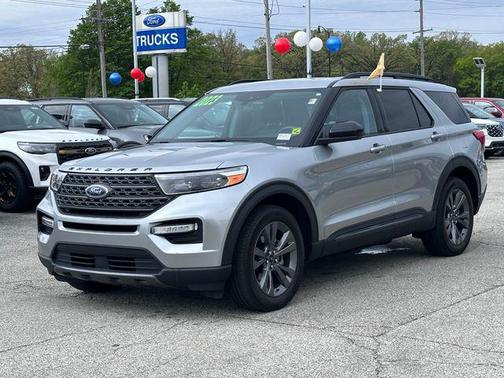 Iconic Silver Metallic 2023 Ford Explorer XLT