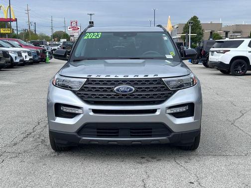 Iconic Silver Metallic 2023 Ford Explorer XLT