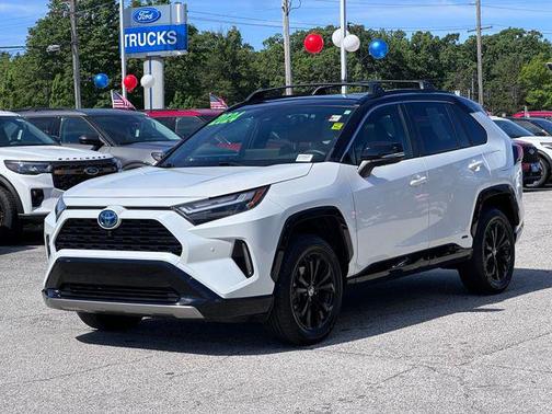 Wind Chill Pearl/Midnight Black Metallic 2024 Toyota RAV4 Hybrid SE