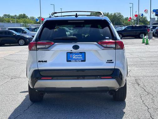 Wind Chill Pearl/Midnight Black Metallic 2024 Toyota RAV4 Hybrid SE