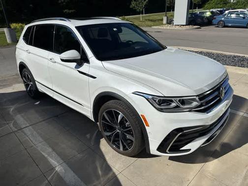 Oryx White Pearl Effect 2022 Volkswagen Tiguan 2.0T SEL R-Line