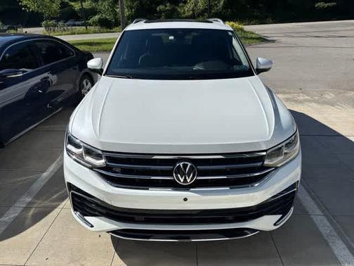 Oryx White Pearl Effect 2022 Volkswagen Tiguan 2.0T SEL R-Line