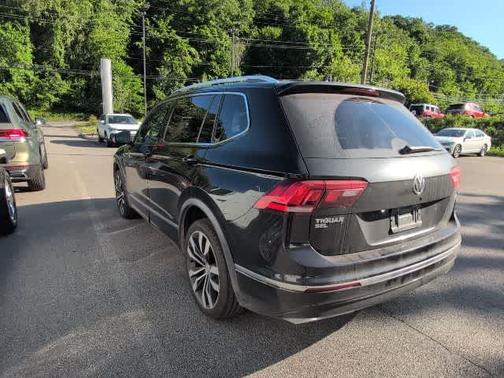 Deep Black Pearl Effect 2021 Volkswagen Tiguan 2.0T SEL Premium R-Line