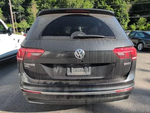 Deep Black Pearl Effect 2021 Volkswagen Tiguan 2.0T SEL Premium R-Line