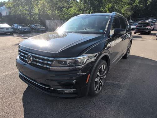 Deep Black Pearl Effect 2021 Volkswagen Tiguan 2.0T SEL Premium R-Line