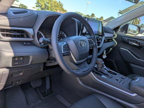 2026 Toyota Highlander XLE