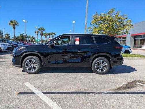 2026 Toyota Highlander XLE