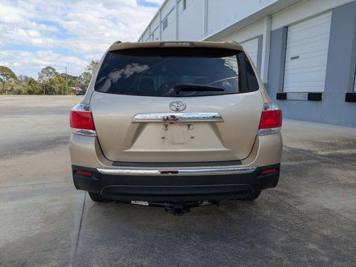 2013 Toyota Highlander SE