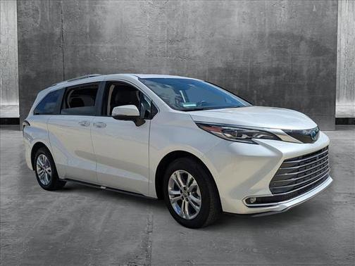 2024 Toyota Sienna Platinum 7 Passenger