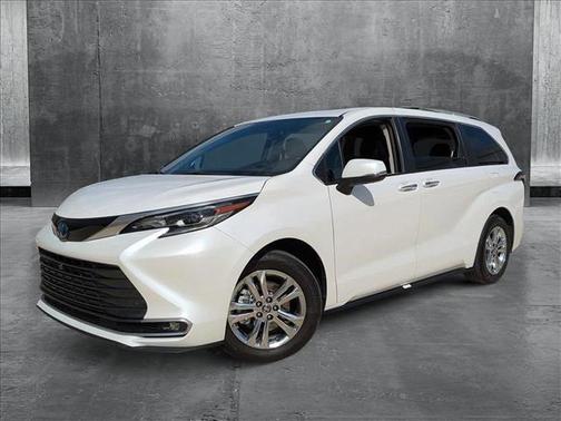 2024 Toyota Sienna Platinum 7 Passenger