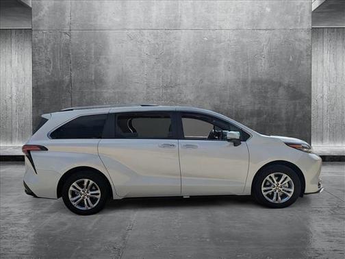 2024 Toyota Sienna Platinum 7 Passenger
