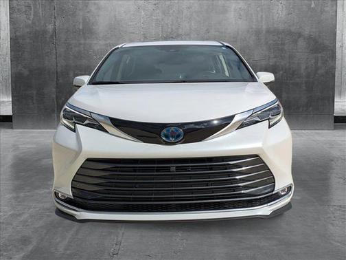 2024 Toyota Sienna Platinum 7 Passenger