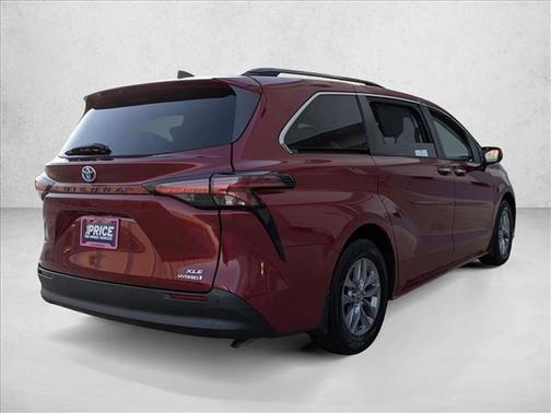 2022 Toyota Sienna XLE 8 Passenger