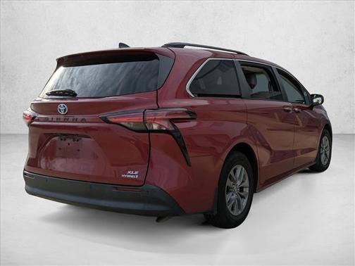 2022 Toyota Sienna XLE 8 Passenger