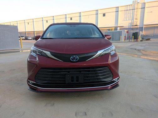 2022 Toyota Sienna XLE 8 Passenger