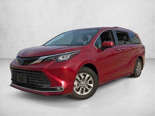 2022 Toyota Sienna XLE 8 Passenger