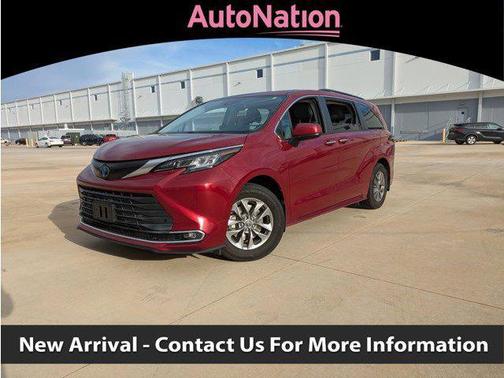 2022 Toyota Sienna XLE 8 Passenger