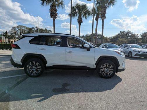 2022 Toyota RAV4 Hybrid XLE Premium