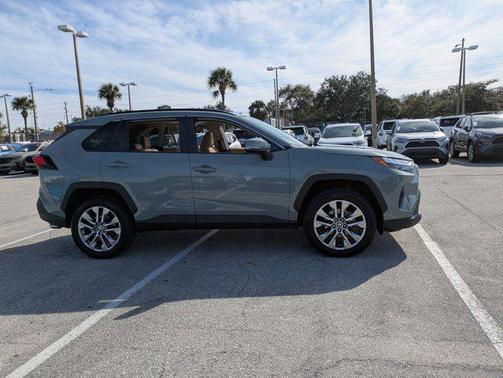 2022 Toyota RAV4 XLE Premium