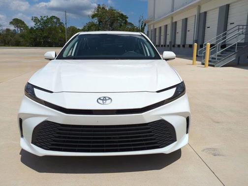 Ice Cap 2025 Toyota Camry LE