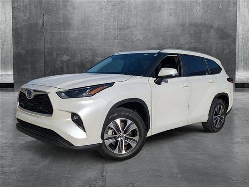 2024 Toyota Highlander Hybrid XLE