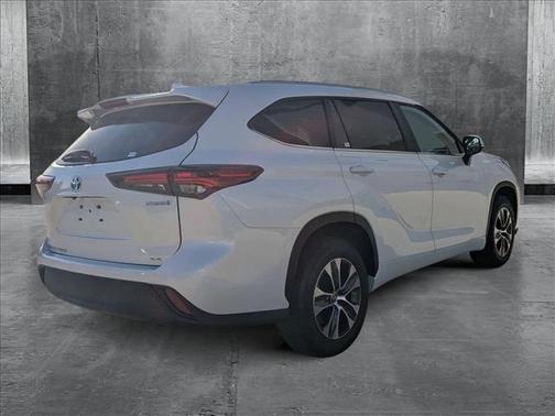 2024 Toyota Highlander Hybrid XLE