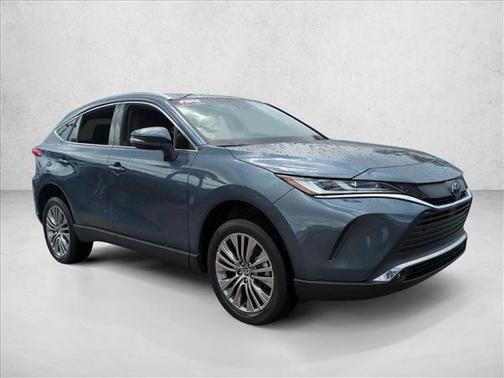 Coastal Gray Metallic 2024 Toyota Venza XLE